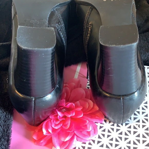 Franco Sarto ankle boot with zip up side - Picture 4 of 5